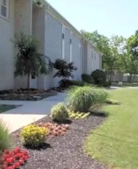 644146fd769e161c0bc07261285f8b59-1